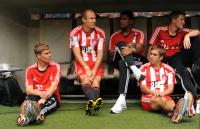 1. Fussball Bundesliga: Thomas Kraft, Arjen Robben, BRENO, Philipp Lahm, Bastian Schweinsteiger (v. li., FC Bayern Muenchen)