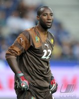 Fussball International Testspiel: Torwart Guy Roland NDY ASSEMBE (Kamerun)