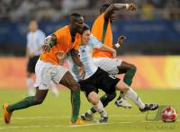 FUSSBALL  Olympia 2008  Peking  Vorrunde Elfenbeinkueste - Argentinien