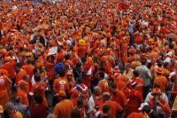 FUSSBALL EURO 2008: Niederlaendische Fans bevoelkern die Fanzone in Bern