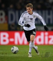FUSSBALL INTERNATIONAL: Deutschland, KROOS am Ball
