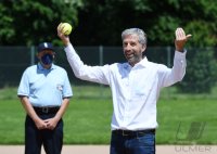 Softball 1. Bundesliga 2021: First Pitch Oberbuergermeister Boris Palmer (Die Gruenen)