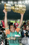 DFB Pokal Finale: Bremen - Aachen, AILTON Jubelt mit Pokal