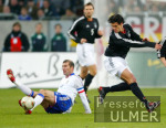 Fussball: Deutschland - Frankreich, Zweikampf