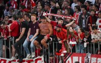 Fussball 1. Bundesliga 24/25: FC Bayern Muenchen feiert die 34. Deutschen Meisterschaft