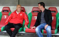 1. Fussball Bundesliga: Trainer Christian Gross, Fredi Bobic (v.li., VfB Stuttgart)