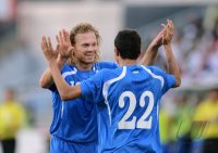 FUSSBALL INTERNATIONAL: Vitaliy DENISOV (Usbekistan) und Shoheuh GADOEV (Usbekistan)