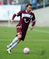 Fussball: 1. Bundesliga Saison 2010/2011: Hannover 96, SCHULZ am Ball