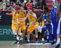 Basketball 1. Bundesliga 16/17 Hauptrunde: Walter Tigers Tuebingen - FRAPORT SKYLINERS Frankfurt