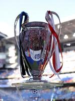 Fussball Champions League Finale: CL POKAL im Bernabeu Stadion
