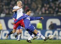 Fussball 1. Bundesliga: Hamburg - Berlin, Zweikampf