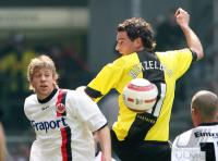 Fussball 1. Bundesliga: Dortmund - Frankfurt, Zweikampf