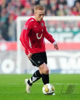 FUSSBALL 1. BUNDESLIGA: Hannover, RAUSCH Einzelaktion