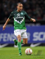 Fussball: 1. Bundesliga Saison 2010/2011: Bremen, WESLEY am Ball