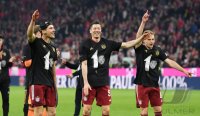 Fussball 1. Bundesliga Saison 21/22: JUBEL FC Bayern Muenchen feiert die 32. Meisterschaft