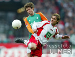 Fussball 1. Bundesliga: Bremen - Koeln, Zweikampf