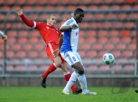 Fussball 3. Bundesliga:  Deniz Yilmaz (li., FC Bayern II) gegen Assani Lukimya - Mulongoti (re., Jena)