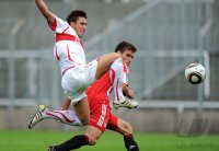 Fussball 3. Bundesliga:  Ermin Bicakcic (li, Stuttgart II) gegen Thomas Kurz (re, FC Bayern II)