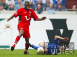 Fussball 1. Bundesliga: Schalke - Hannover, Zweikampf