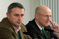 Fussball 1. Bundesliga, Saison 2011/2012: Pressekonferenz Werder Bremen zur Vertragsverlaengerung von Manager und Trainer