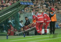 Fussball CHL  Saison 2011/2012:  VERLETZUNG; Bastian Schweinsteiger (FC Bayern Muenchen)