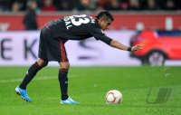 Fussball 1. Bundesliga : Legt sich den BALL fuer den ELFMETER zurecht Arturo Vidal (Bayer 04 Leverkusen)
