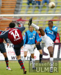 Fussball 1. Bundesliga: Bayern - Leverkusen, Zweikampf