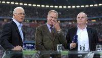 Fussball CHL  Saison 2011/2012: Ehren Praesident Franz Beckenbauer, Vorstandsvorsitzender Karl Heinz Rummenigge, Praesident Uli Hoeness (v. li., FC Bayern Muenchen)