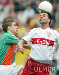 Fussball 1. Bundesliga: Bremen - Stuttgart, Zweikampf