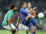 Fussball UCL Quali: Bremen - Basel, Zweikampf