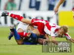 FUSSBALL 1. Bundesliga: Schalke - Koeln, Zweikampf