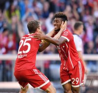 Fussball 1. Bundesliga Saison 17/18: FC Bayern Muenchen - SC Freiburg