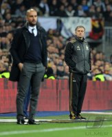 FUSSBALL International  COPA DEL REY  11/12:  Trainer Pep Guardiola (Barca) mit Trainer Jose Mourinho (Real Madrid)