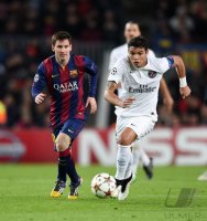 Fussball CHL  Saison 2014/2015: Thiago Silva (Paris Saint-Germain) gegen Lionel Messi (Barca)