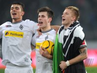 Fussball 1. Bundesliga, Saison 2011/2012: Roman Neustaedter, Havard Nordtveit, Marco Reus (v. li., Borussia Moenchengladbach)