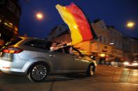 FUSSBALL WM 2010, Fans feiern in Bremen auf der Strasse