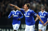 Fussball CHL  Saison 2010/2011:  JUBEL nach dem Tor zum 2:1 Benedikt Hoewedes (FC Schalke 04)