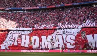 Fussball 1. Bundesliga 24/25: FC Bayern Fans verabschieden Thomas Mueller mit einer Choreo