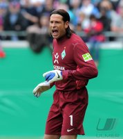 FUSSBALL  DFB Pokal 1. Hauptrunde 2011: Torwart Tim Wiese (SV Werder Bremen)