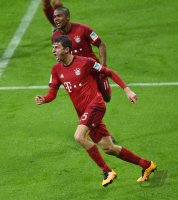 Fussball 1. Bundesliga Saison 15/16: JUBEL FC Bayern Muenchen