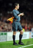 Fussball CHL  Halbfinale:  Schiedsrichterassistent Wezel (GER)