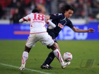 Fussball 1. Bundesliga : Cacau (li, VfB Stuttgart) gegen Pedro Geromel (re, 1. FC Koeln)