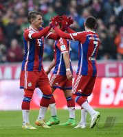 Fussball 1. Bundesliga Saison 14/15: JUBEL FC Bayern Muenchen