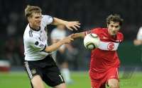 Fussball International EM 2012-Qualifikation: Per MERTESACKER (li, Deutschland)  gegen Hamit Altintop (re, Tuerkei)