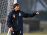 FUSSBALL  International CHL 10/11: Trainer LEONARDO (inter Mailand)
