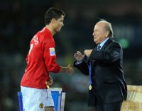 FIFA Club WM Japan 2008 Finale: FIFA Praesident Blatter  und Cristiano Ronaldo