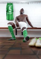 Fussball 1. Bundesliga, Saison 2012/2013, Werder Bremen: Assani Lukimya im exklusiven Pressefoto ULMER Fotoshooting