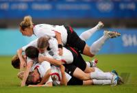 FUSSBALL  Olympia 2008   Halbfinale  Frauen   Brasilien - Deutschland