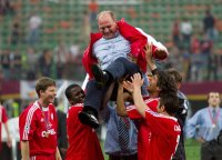 FUSSBALL CHAMPIONSLEAGUE FINALE 2000/2001:  JUBEL Manager Uli Hoeness (FC Bayern Muenchen)