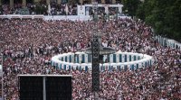 Fussball DFB Pokal Finale 24/25: Arminia Bielefeld - VfB Stuttgart, Public Viewing auf dem Schlossplatz